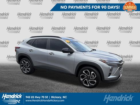 Used 2025 Chevrolet Trax RS w/ Driver Confidence Package FWD image 1