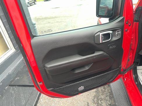 Used 2020 Jeep Wrangler Unlimited Sahara w/ Uconnect 4C Nav & Sound Group AWD/4WD image 18