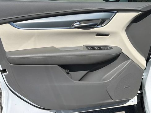 Used 2021 Cadillac XT5 Premium Luxury FWD image 17