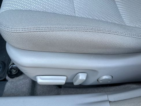Used 2017 Toyota Camry LE FWD image 12
