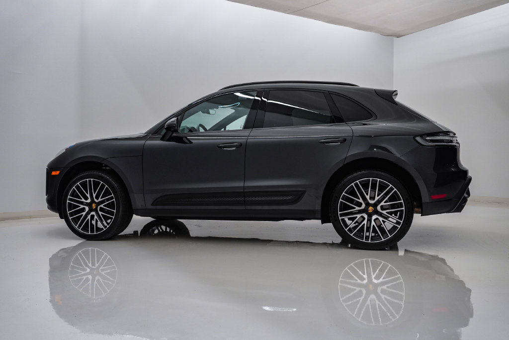 Certified 2026 Porsche Macan AWD/4WD image 2