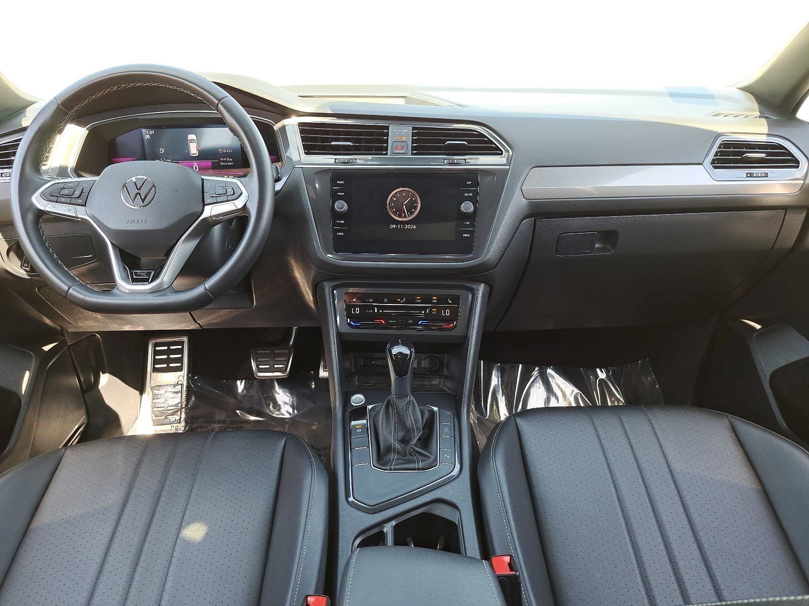 Used 2023 Volkswagen Tiguan SE R-Line FWD image 9
