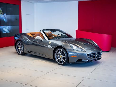 Used 2012 Ferrari California image 1