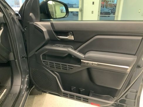 Used 2025 Toyota Tacoma TRD Off-Road image 33