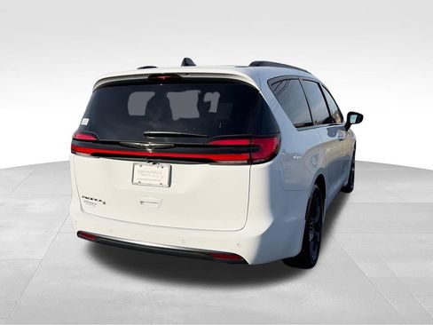 New 2026 Chrysler Pacifica Select w/ S Appearance Package FWD image 8