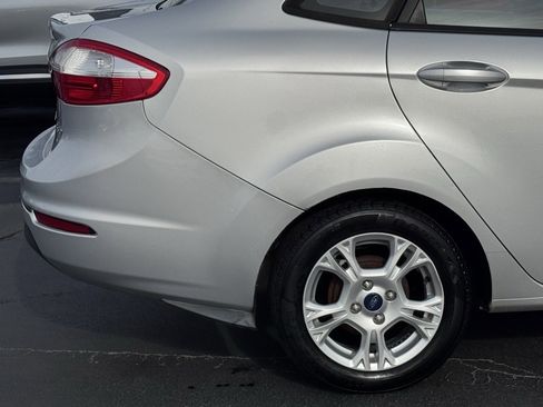 Used 2015 Ford Fiesta SE image 37