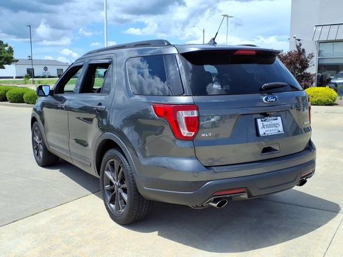 Used 2018 Ford Explorer XLT w/ Equipment Group 202A FWD image 3