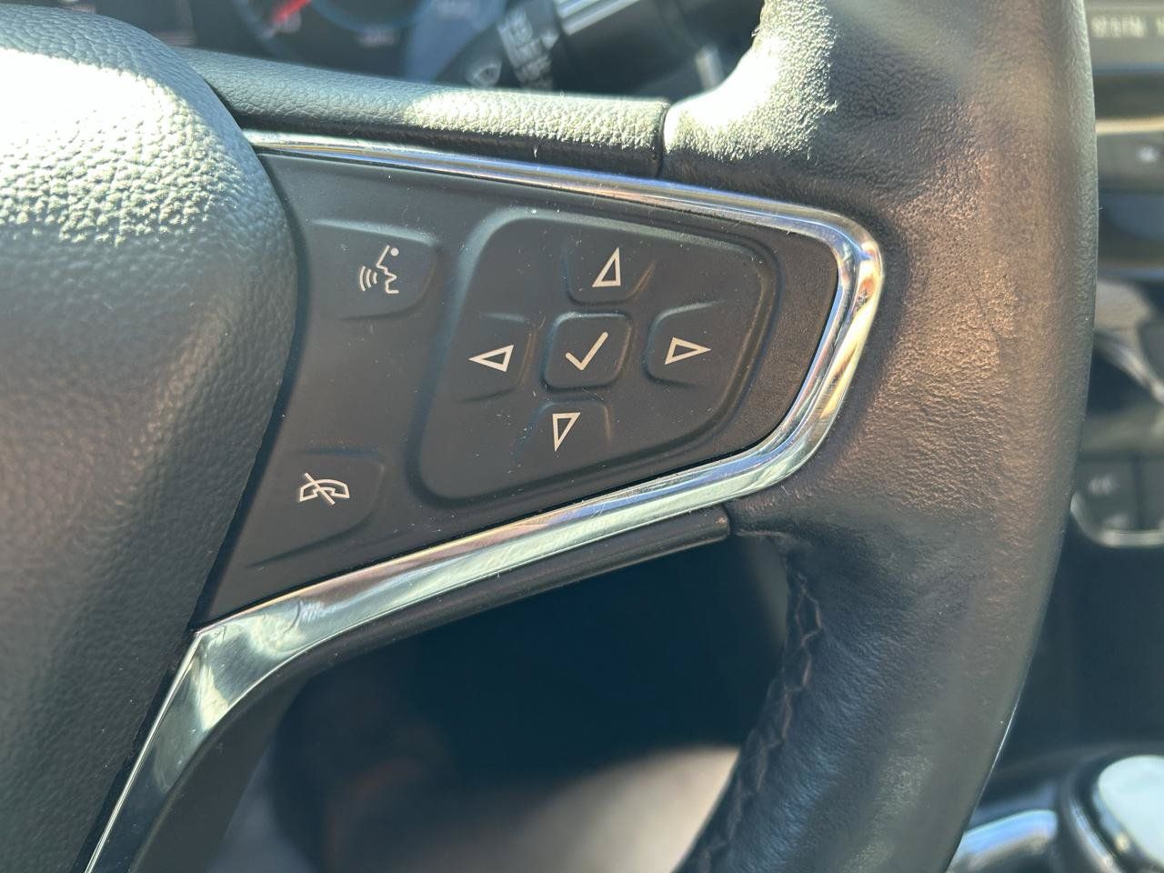 Used 2017 Chevrolet Cruze Premier FWD image 19