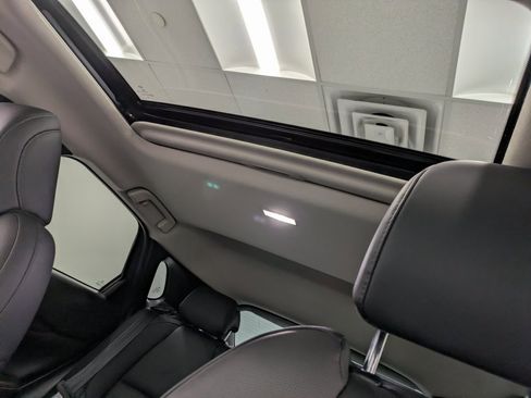 Used 2020 MAZDA CX-30 Premium image 21