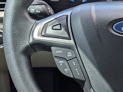 Used 2019 Ford Fusion SE FWD image 31