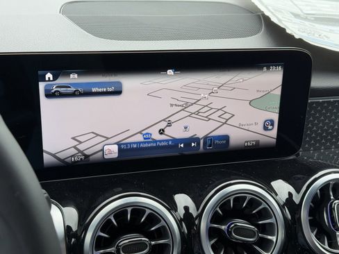 Certified 2025 Mercedes-Benz GLB 250 image 21