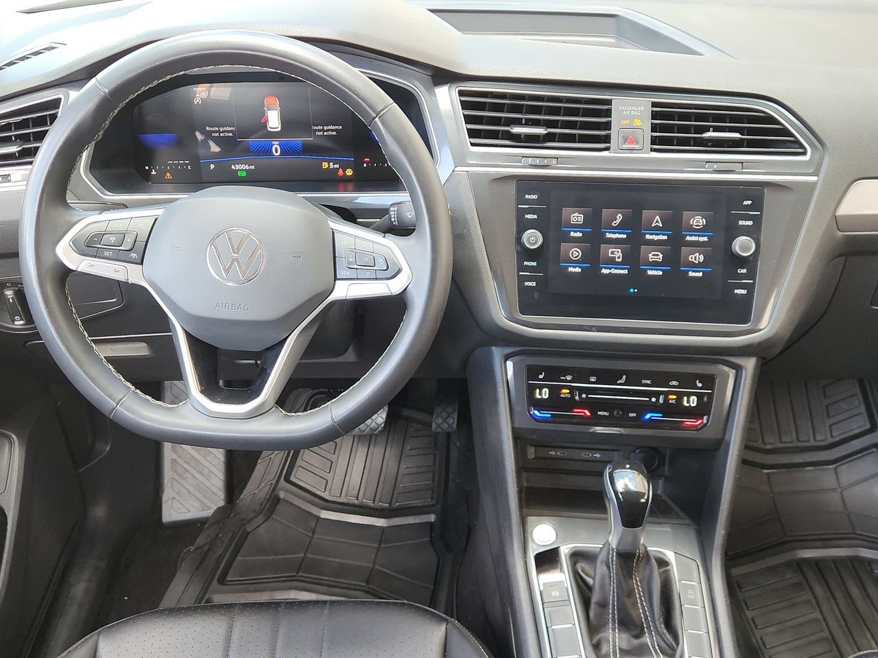 Used 2024 Volkswagen Tiguan SE FWD image 22