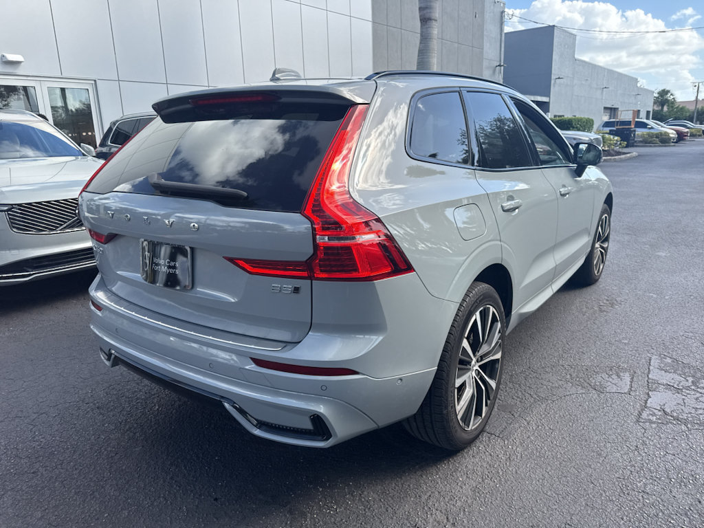 Used 2025 Volvo XC60 B5 Plus w/ Protection Package Premier AWD/4WD image 4
