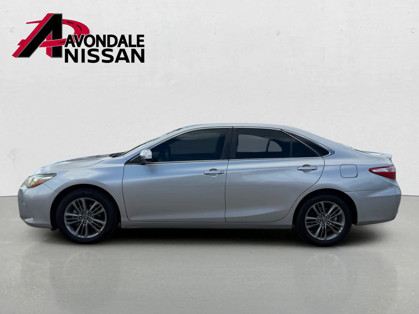 Used 2017 Toyota Camry SE FWD image 3