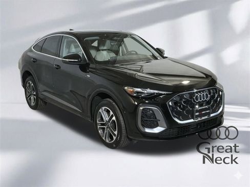 Used 2025 Audi Q5 Premium w/ Convenience Package image 11