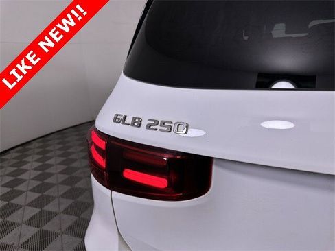 Used 2024 Mercedes-Benz GLB 250 4MATIC image 32