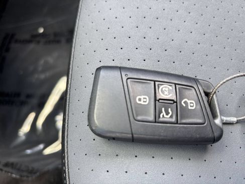 Used 2025 Volkswagen Jetta SE FWD image 21
