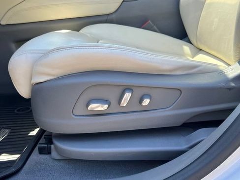 Used 2017 Cadillac XT5 Premium Luxury w/ Advanced Security Package AWD/4WD image 17