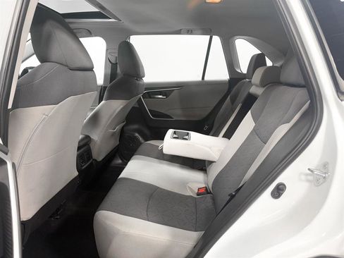 Used 2019 Toyota RAV4 XLE w/ Convenience Package image 6