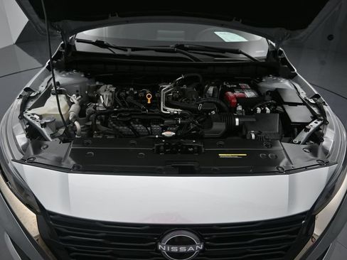 Used 2024 Nissan Altima 2.5 SR FWD image 27