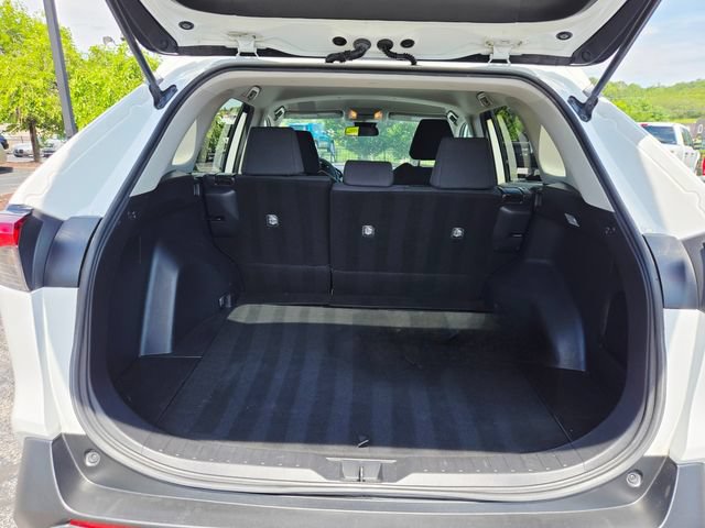 Used 2021 Toyota RAV4 LE AWD/4WD image 9