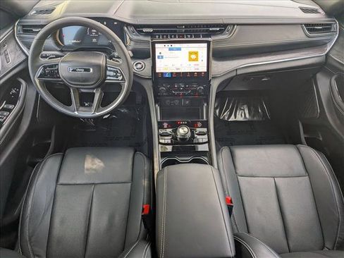Used 2025 Jeep Grand Cherokee Overland w/ Luxury Tech Group IV AWD/4WD image 18