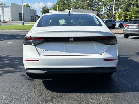Used 2025 Honda Accord SE image 12