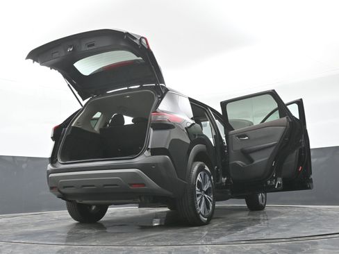 Used 2023 Nissan Rogue SV image 48