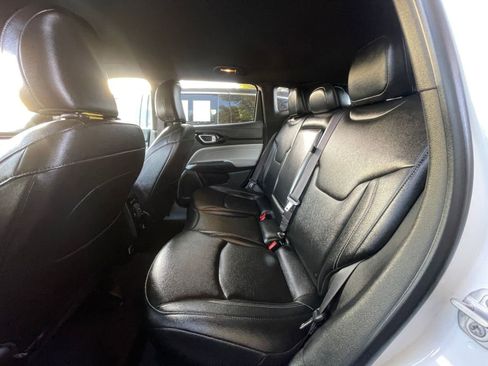 Used 2025 Jeep Compass Limited image 25