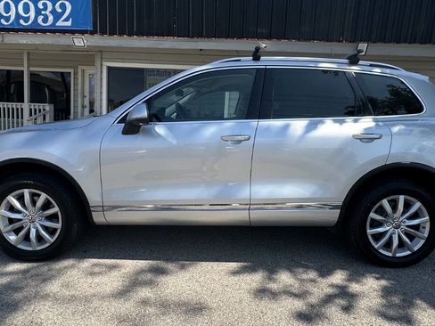 Used 2016 Volkswagen Touareg Sport image 8