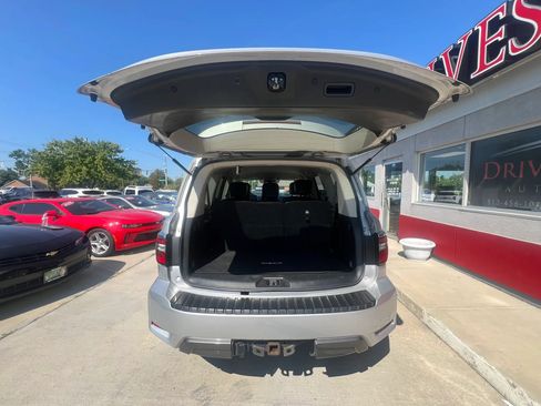 Used 2021 Nissan Armada SV AWD/4WD image 9