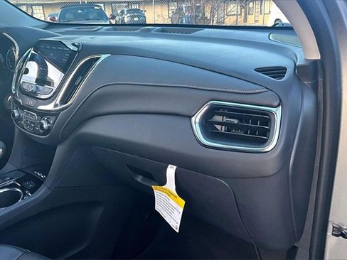 Used 2024 Chevrolet Equinox Premier image 23