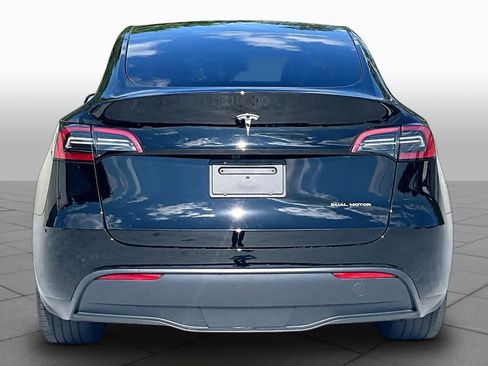 Used 2024 Tesla Model Y Long Range AWD/4WD image 4