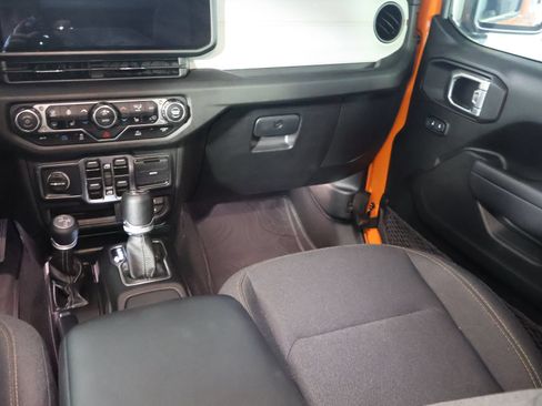 Used 2025 Jeep Wrangler Unlimited Sport S 4xe w/ Convenience Group AWD/4WD image 25