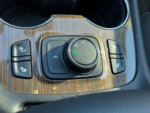 Used 2023 GMC Acadia SLE w/ Driver Convenience Package image 21