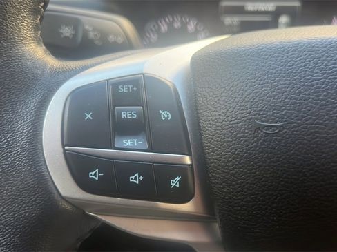 Used 2022 Ford Explorer XLT image 27