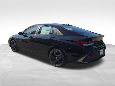 New 2026 Hyundai Elantra SEL Sport FWD image 3