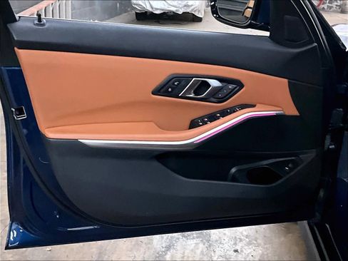 Used 2024 BMW 330i Sedan w/ Convenience Package RWD image 24