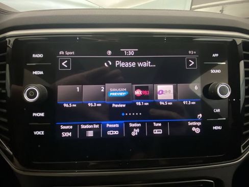 Used 2023 Volkswagen Atlas SE w/ Panoramic Sunroof Package AWD/4WD image 16