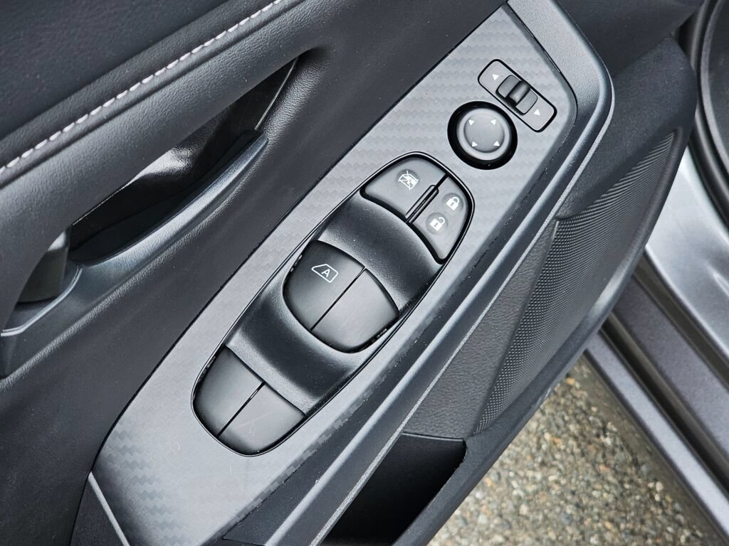 Used 2025 Nissan Sentra S FWD image 34