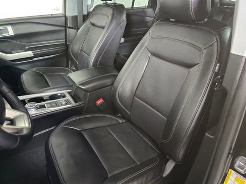 Used 2023 Ford Explorer Limited image 22
