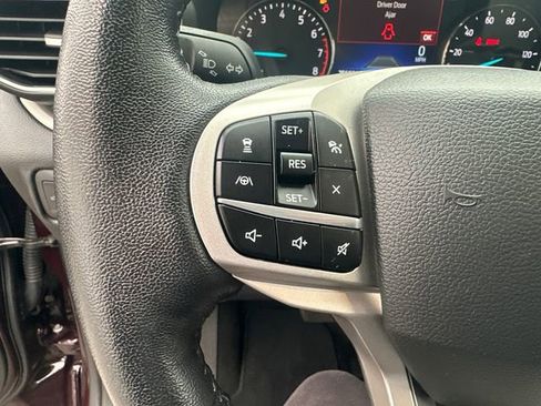 Certified 2022 Ford Explorer XLT w/ Equipment Group 202A AWD/4WD image 25