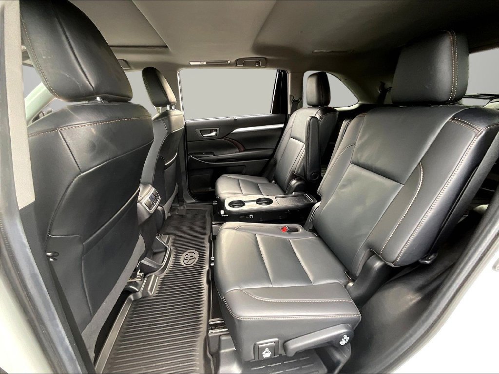 Used 2019 Toyota Highlander XLE AWD/4WD image 25