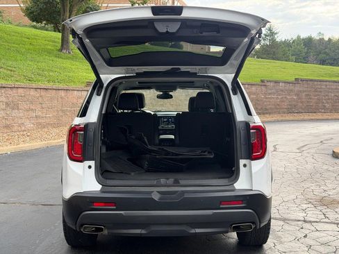 Used 2023 GMC Acadia AT4 w/ Technology Package AWD/4WD image 4