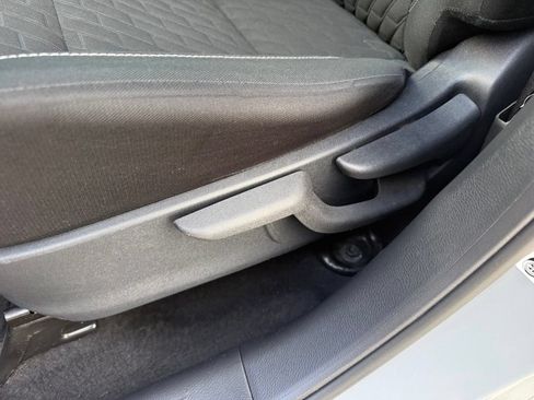 Used 2021 Nissan Kicks SV FWD image 11