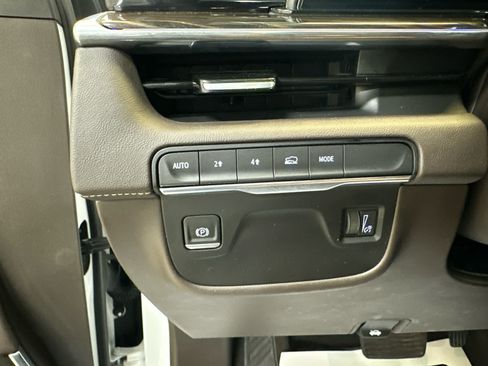Used 2021 Cadillac Escalade Premium Luxury AWD/4WD image 26