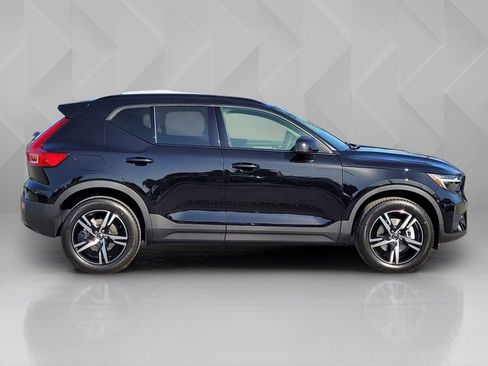 New 2026 Volvo XC40 B4 Core w/ Climate Package image 7