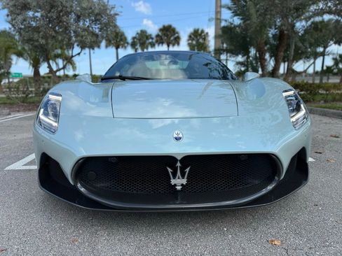 Used 2023 Maserati MC20 Spyder image 3