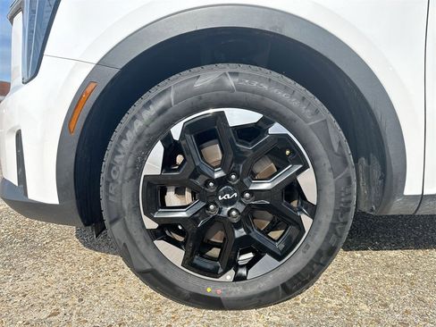 Used 2024 Kia Sorento S image 12