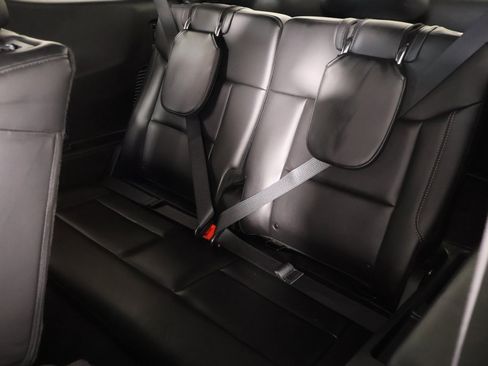 Used 2022 Ford Explorer XLT w/ Equipment Group 202A image 13